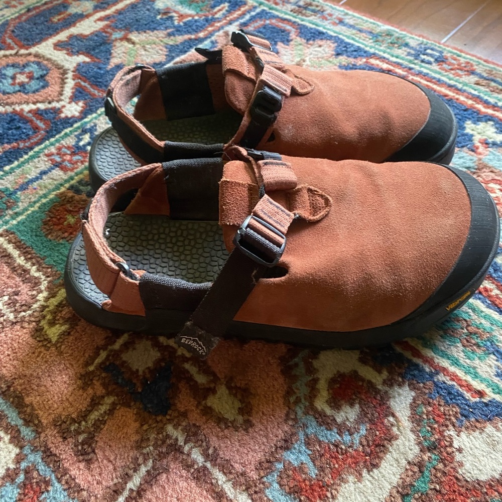 Bedrock Mountain Clogs, leather suede in Desert Clay, womens 9/mens 8
